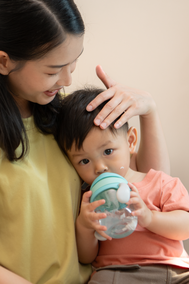 ร้อนจัดอันตราย! ‘ภาวะขาดน้ำ’ ภัยเงียบในเด็กที่พ่อแม่ต้องระวัง