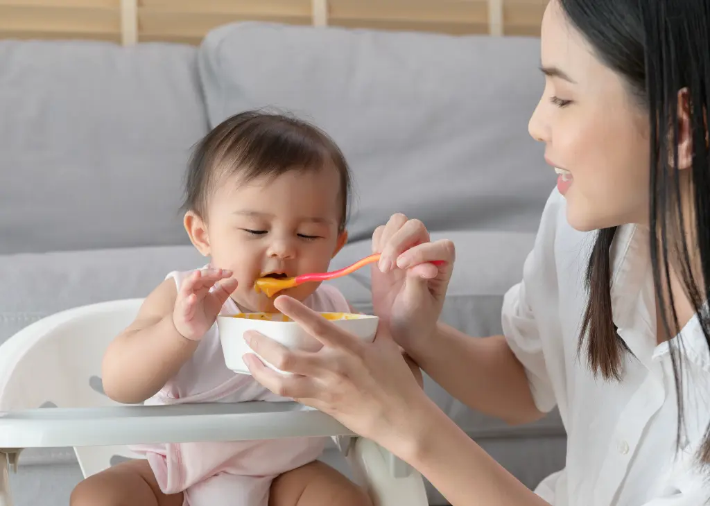 คู่มือแม่มือใหม่ อาหารที่เหมาะกับลูกแต่ละวัยตั้งแต่แรกเกิด - 3 ปี