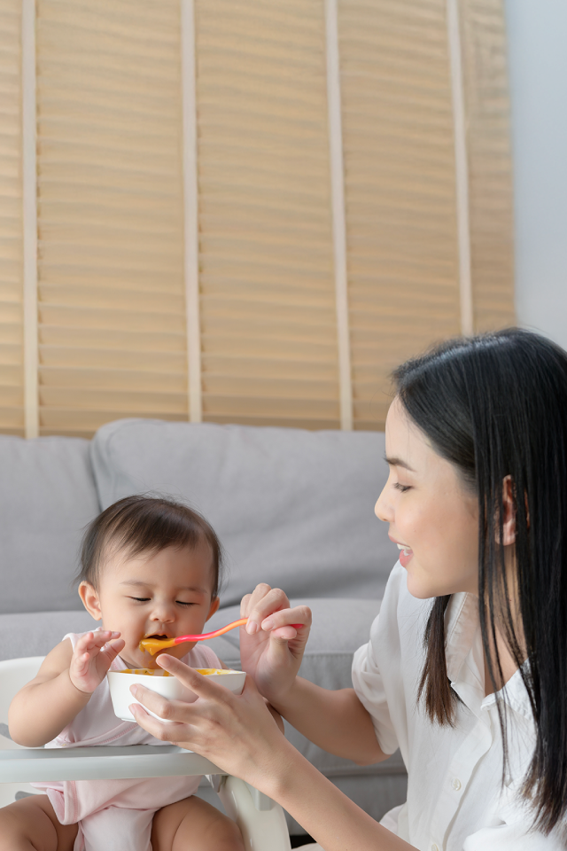คู่มือแม่มือใหม่ อาหารที่เหมาะกับลูกแต่ละวัยตั้งแต่แรกเกิด - 3 ปี