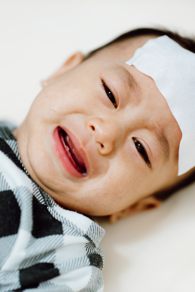 ลูกเจ็บคอบ่อย ๆ คือสัญญาณ ‘ต่อมทอนซิลอักเสบ’ หรือเปล่านะ?