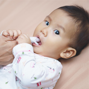 How to take care of your children’s oral health since they were born.